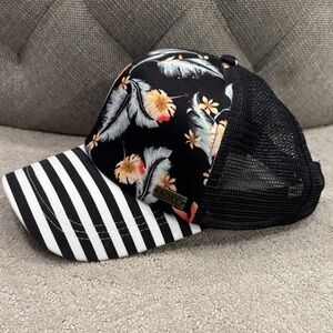 Roxy Black and White Striped Floral women’s Hat